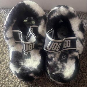 uggs slippers, size 8